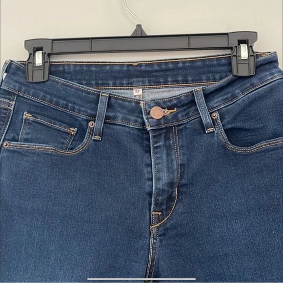 Levi's Women's Stretch Bermuda Shorts - Picture 3 of 9